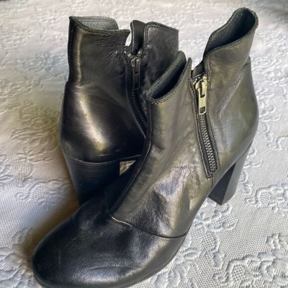 Black Leather Ankle Boots With Chunky Heels Zipper Closure